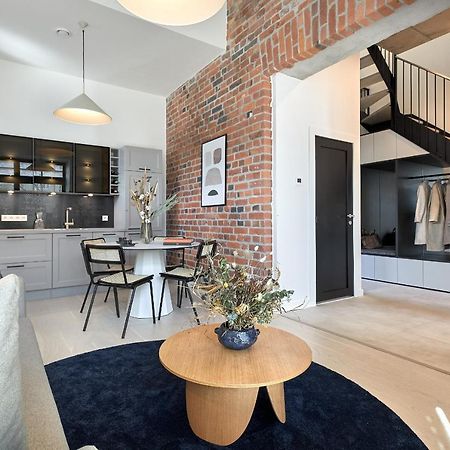 High Ceiling Loft With Its Own Backyard And A Terrace Lägenhet Tallinn Exteriör bild