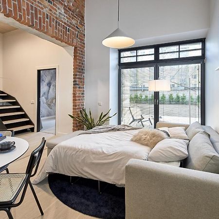High Ceiling Loft With Its Own Backyard And A Terrace Lägenhet Tallinn Exteriör bild