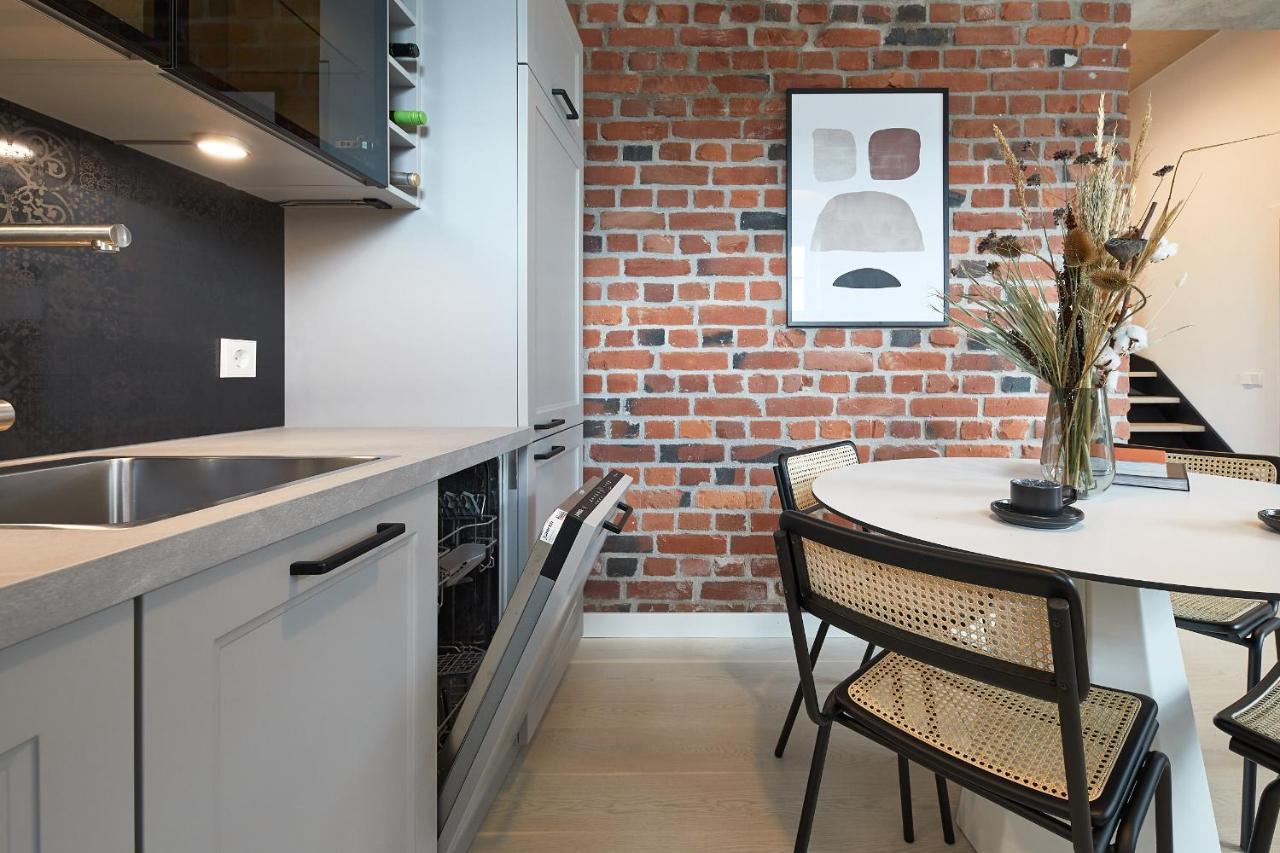 High Ceiling Loft With Its Own Backyard And A Terrace Lägenhet Tallinn Exteriör bild