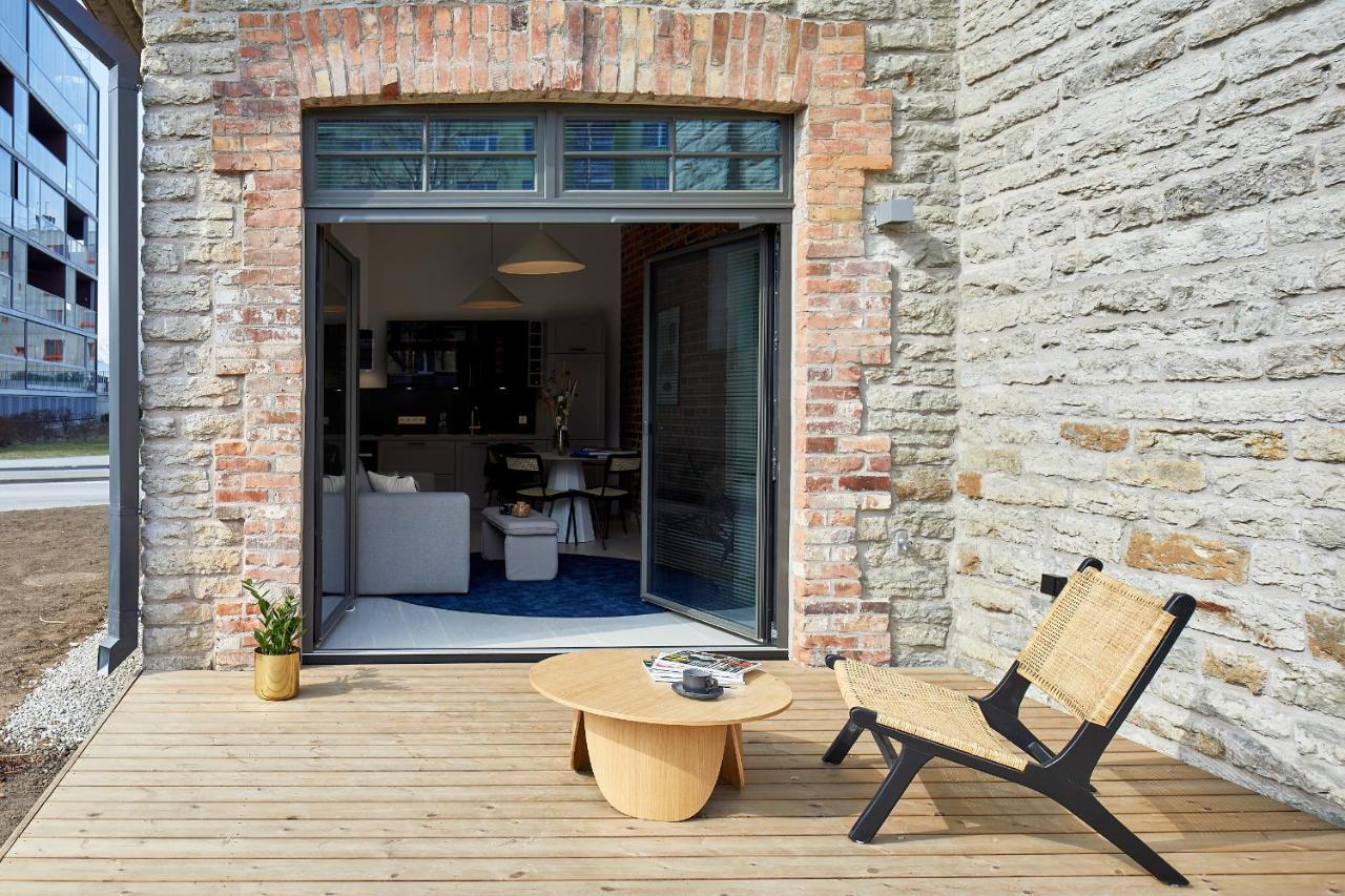 High Ceiling Loft With Its Own Backyard And A Terrace Lägenhet Tallinn Exteriör bild