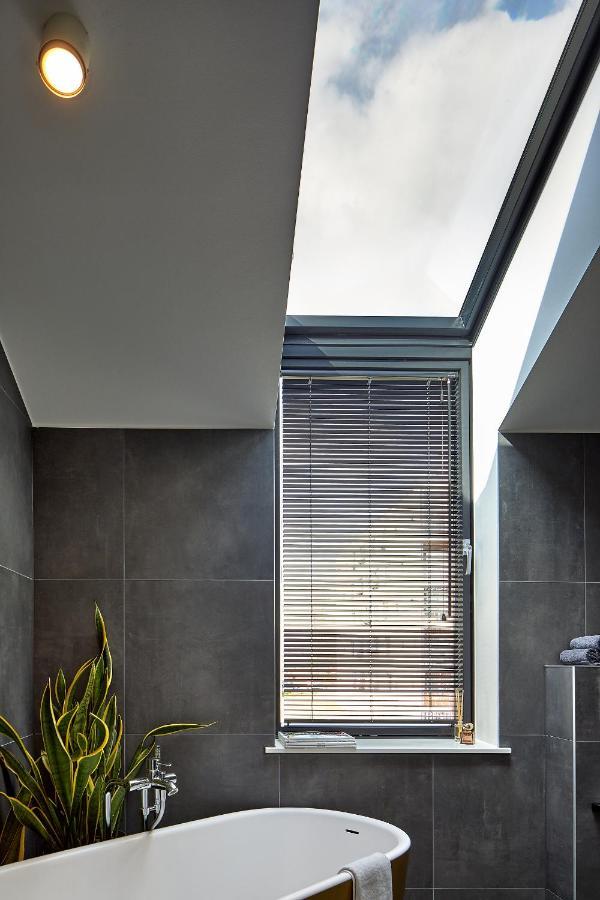 High Ceiling Loft With Its Own Backyard And A Terrace Lägenhet Tallinn Exteriör bild
