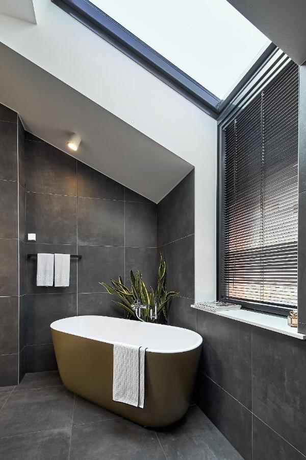 High Ceiling Loft With Its Own Backyard And A Terrace Lägenhet Tallinn Exteriör bild