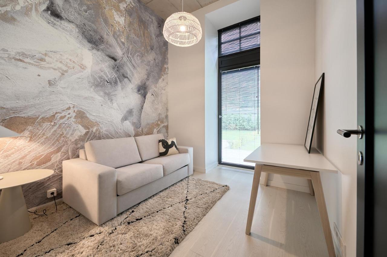 High Ceiling Loft With Its Own Backyard And A Terrace Lägenhet Tallinn Exteriör bild