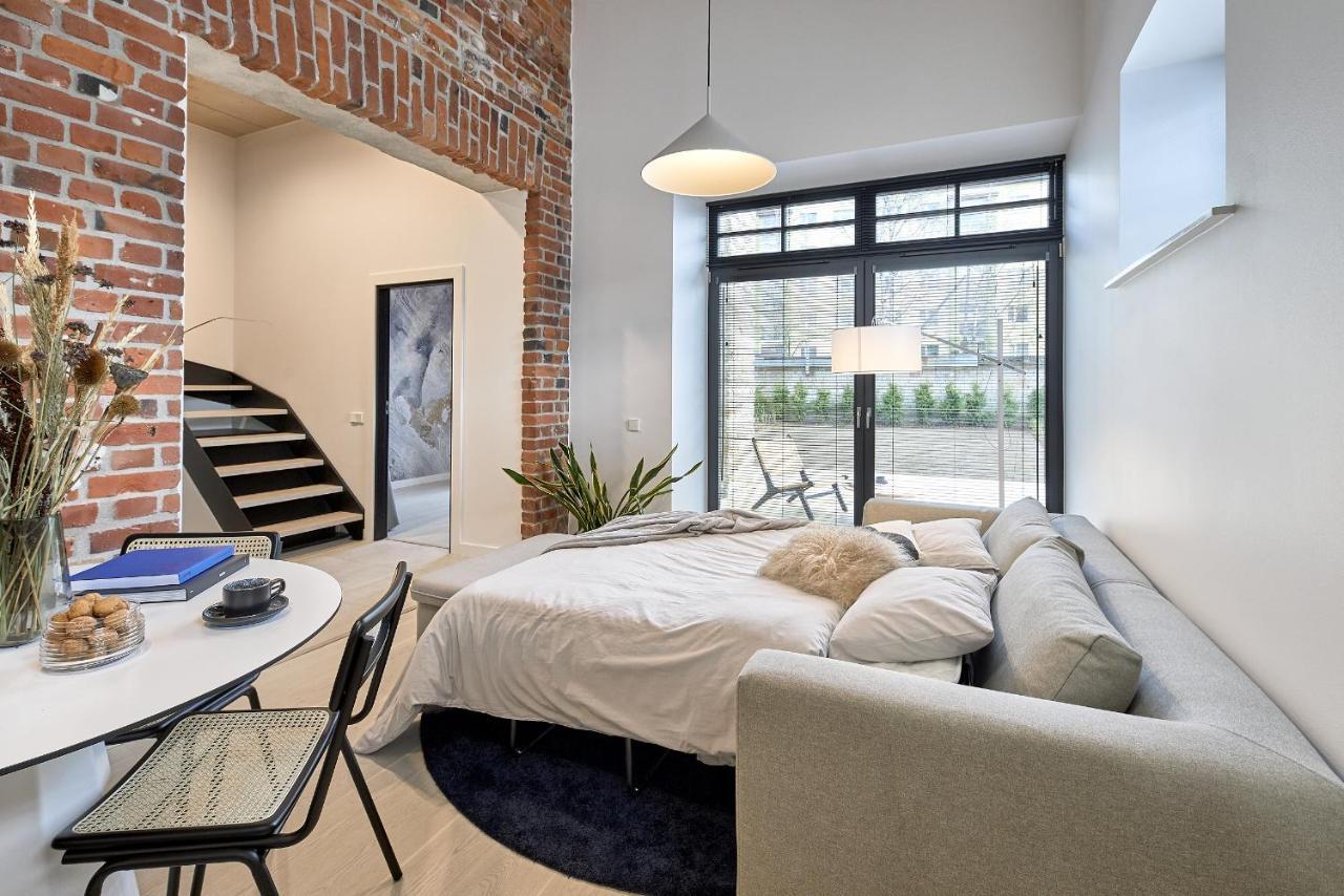 High Ceiling Loft With Its Own Backyard And A Terrace Lägenhet Tallinn Exteriör bild