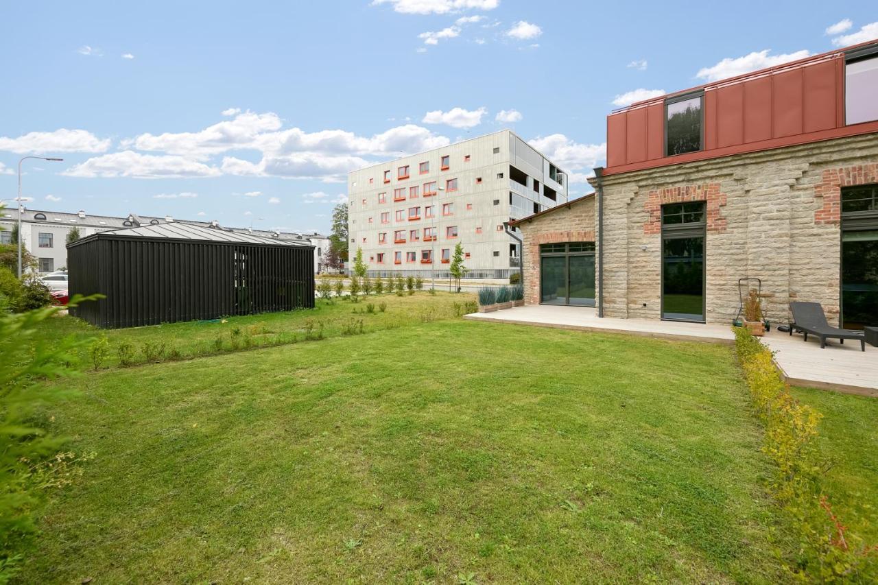 High Ceiling Loft With Its Own Backyard And A Terrace Lägenhet Tallinn Exteriör bild