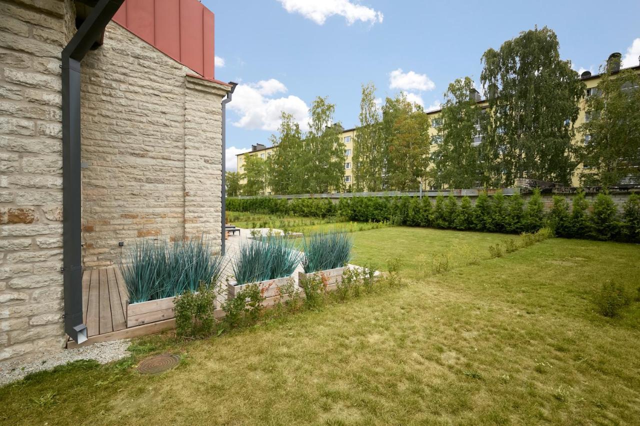 High Ceiling Loft With Its Own Backyard And A Terrace Lägenhet Tallinn Exteriör bild