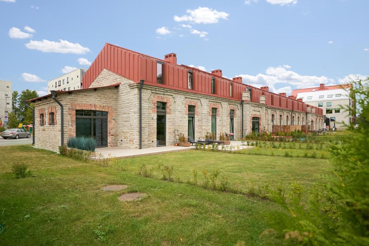 High Ceiling Loft With Its Own Backyard And A Terrace Lägenhet Tallinn Exteriör bild