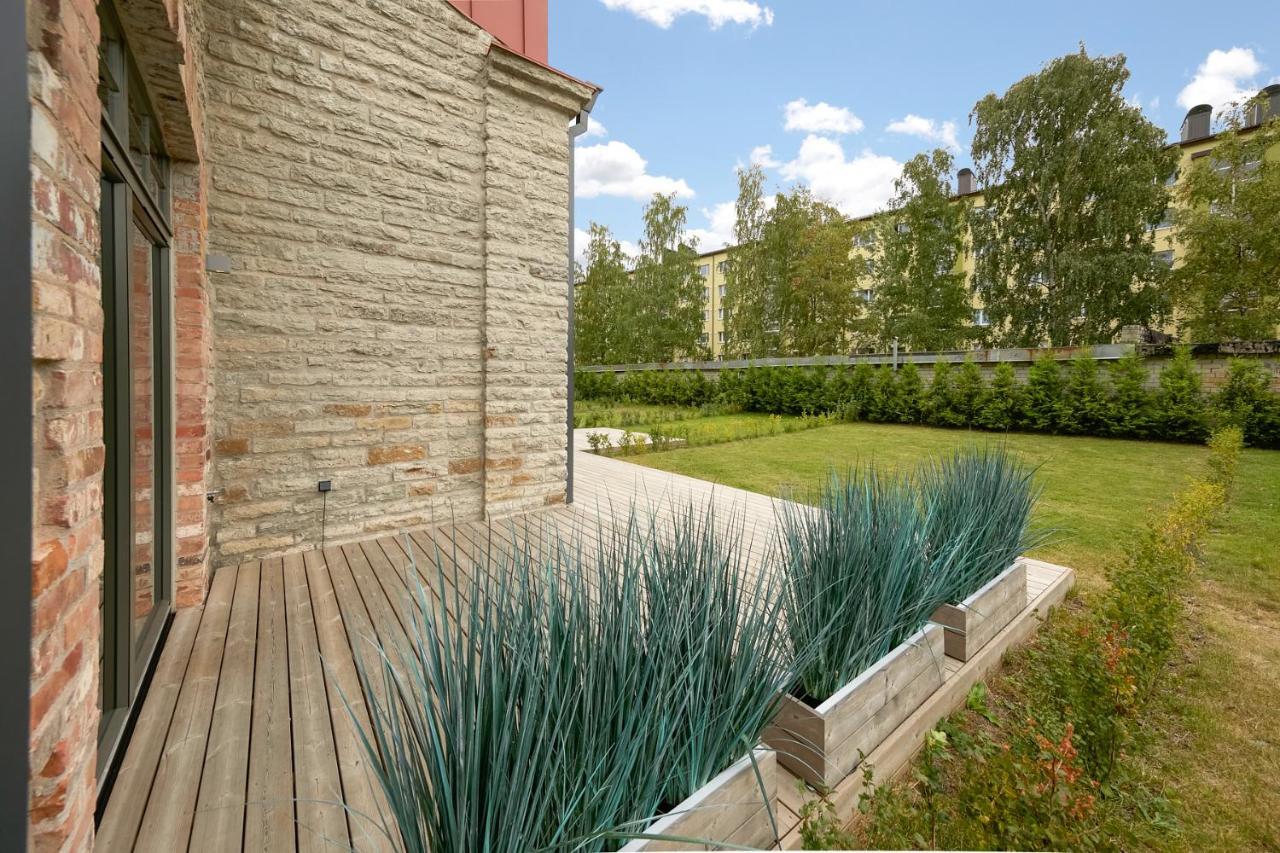 High Ceiling Loft With Its Own Backyard And A Terrace Lägenhet Tallinn Exteriör bild